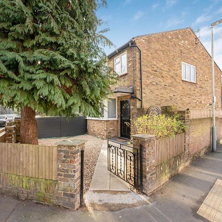Comfort Zone Yiewsley Exterior foto